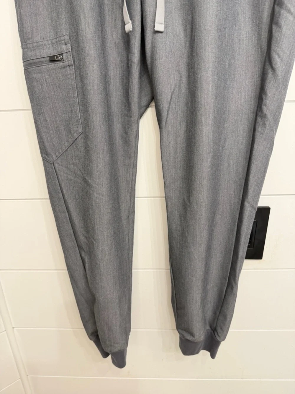 FIGS SET! Gray Catarina Scrub Top & Zamora Jogger Pants M 36508 - Picture 8 of 15